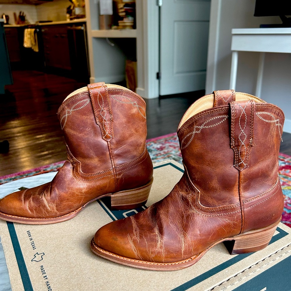 Brand new Tecovas women’s cowboy boots - the Paige